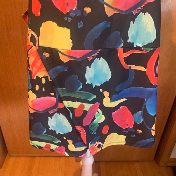 Colourful Tank fits like a 2X - Picture 2 of 6